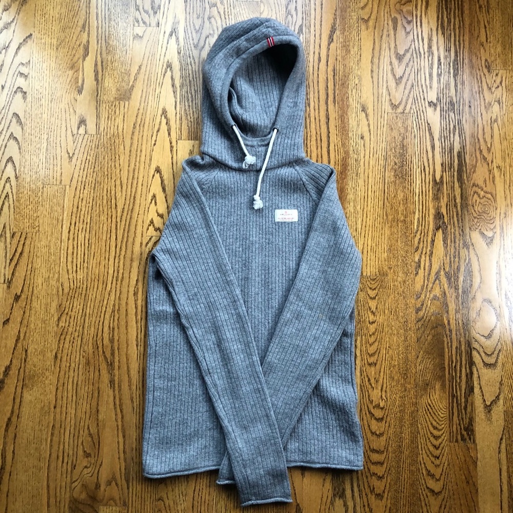 Pullover sweater